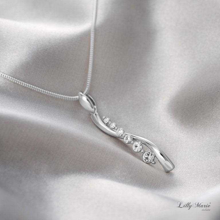 Ein Zirkonia-Anhänger aus 925 Silber, Anlaufgeschützt, ca. 35 mm x 5 mm (ohne Kette)