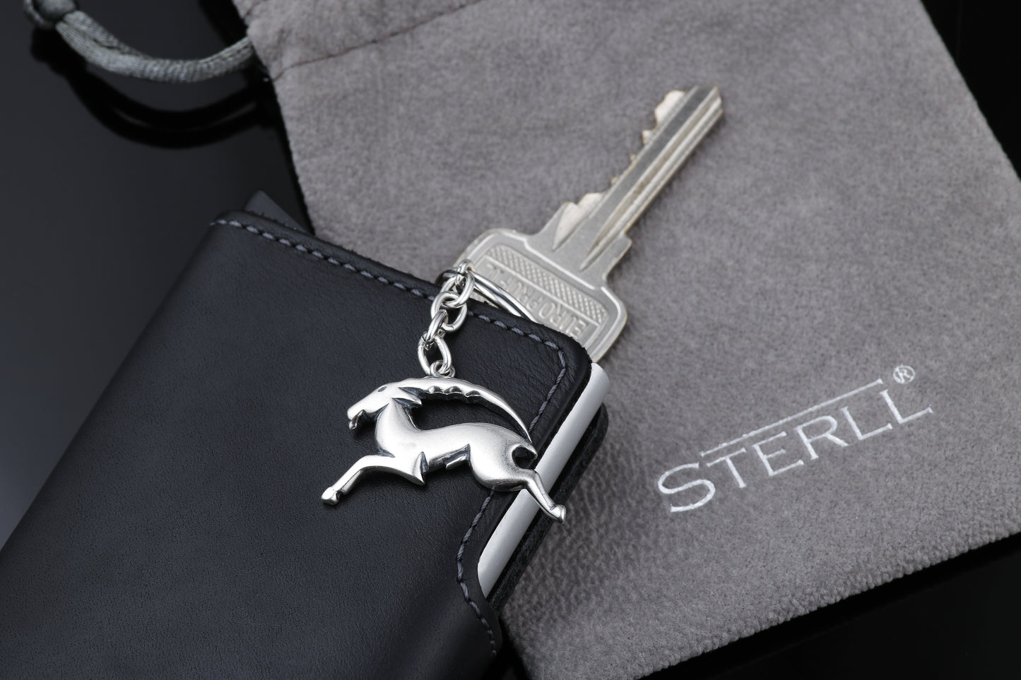 Schlüsselanhänger Steinbock aus 925 Silber, ca. 3 cm x 6 cm, anlaufgeschützt