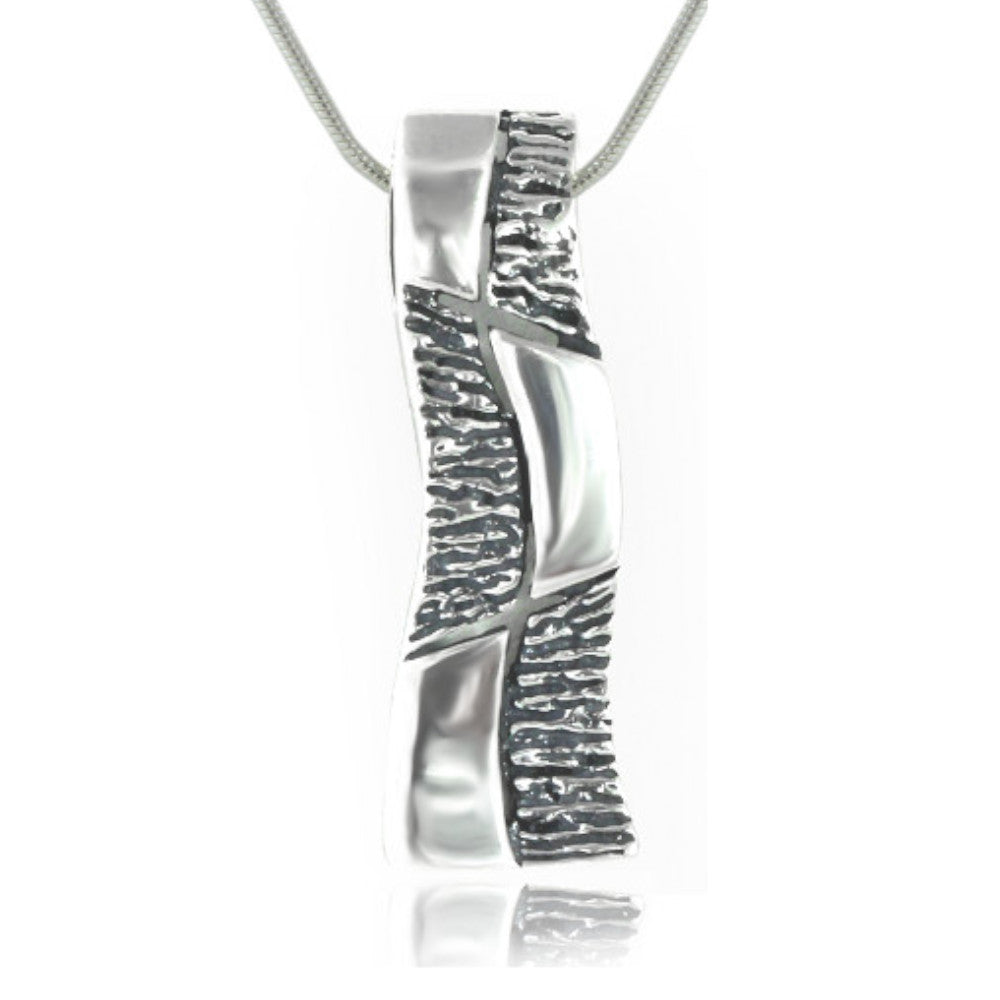Ein viereckiger Anhänger aus 925 Silber, Anlaufgeschützt, ca. 32mm x 10mm (ohne Kette)