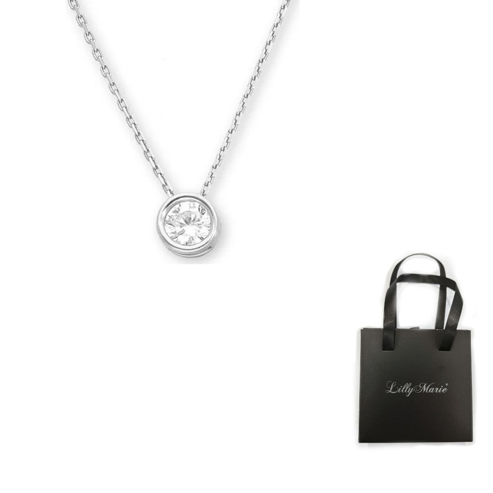 Feine Kette mit rundem Anhänger mit Geschenkverpackung für Vitrine/Geschenkläden