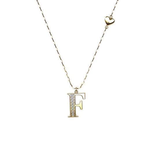 Vergoldete Ankerkette mit einem Buchstaben "F"-Anhänger und einem kleinen Herz, aus 925 Silber, Breite ca. 1 mm, Länge 42 + 3 cm