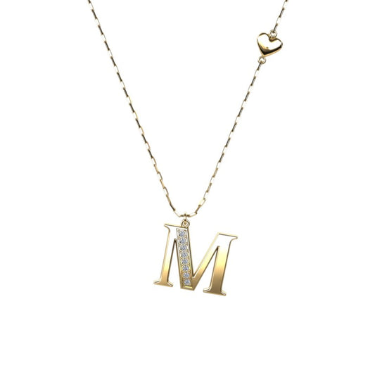 Vergoldete Ankerkette mit einem Buchstaben "M"-Anhänger und einem kleinen Herz, aus 925 Silber, Breite ca. 1 mm, Länge 42 + 3 cm