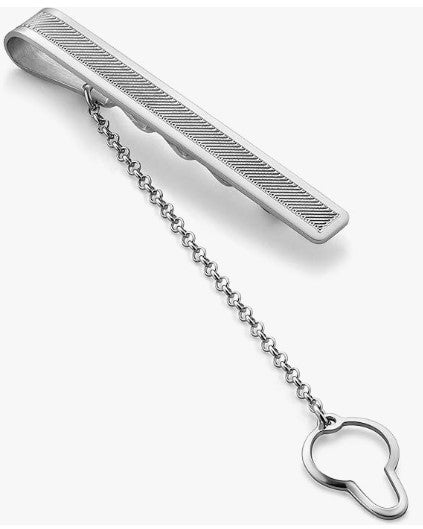 Eine Krawattenklammer mit Strichmuster, aus 925 Silber, ca. 60 mm x 7 mm