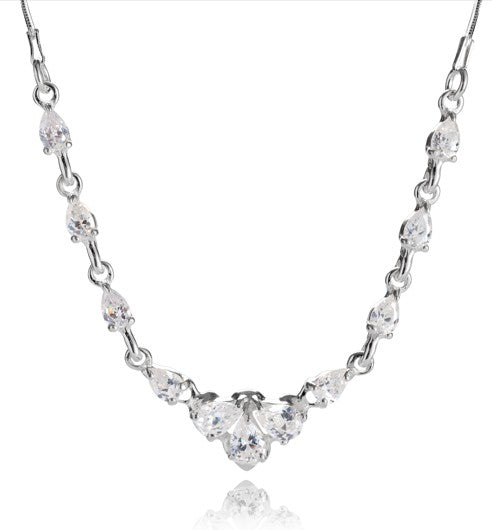 Ein Silbercollier mit klaren Steinen, aus 925 Silber, Länge 42+3 cm