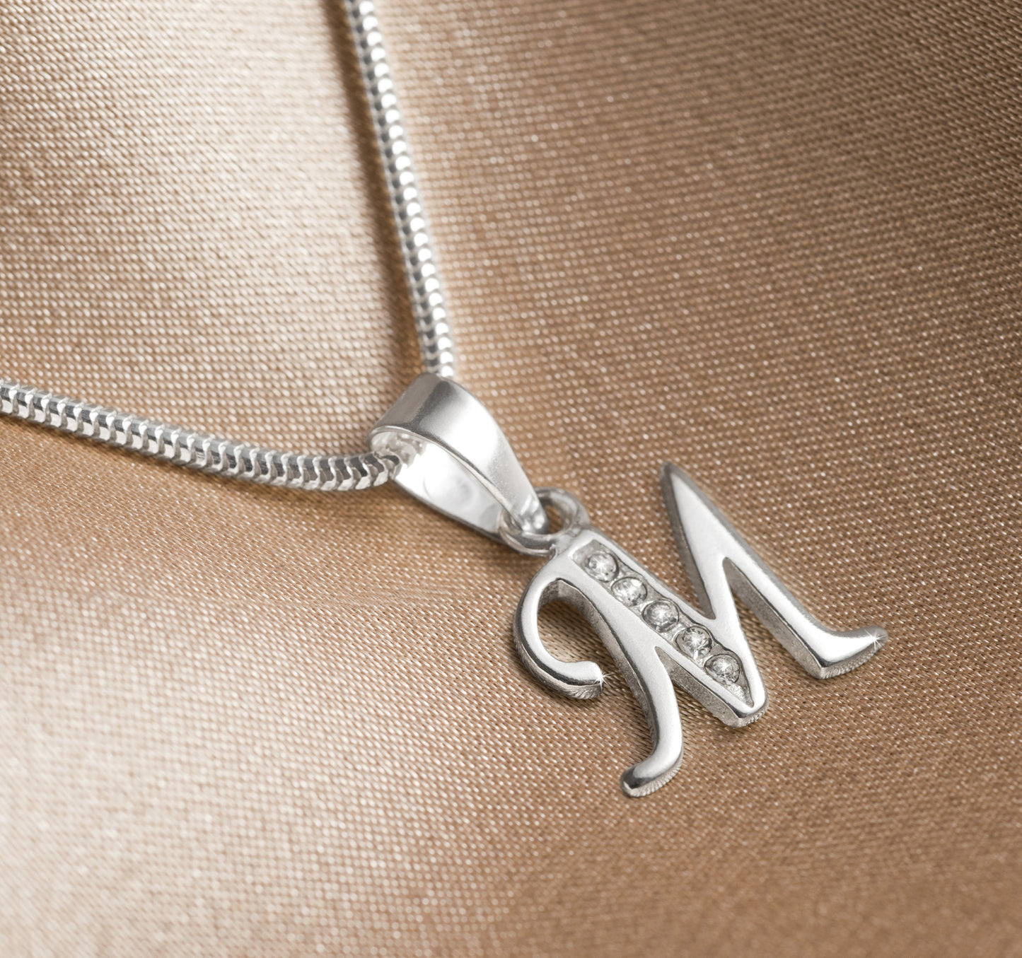 Buchstabenanhänger "M" aus 925 Silber, Anlaufgeschützt, ca. 12 mm x 12 mm. (ohne Kette)