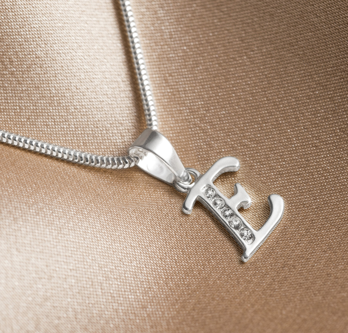 Buchstabenanhänger "E" aus 925 Silber, Anlaufgeschützt, ca. 19 mm x 9 mm (ohne Kette)