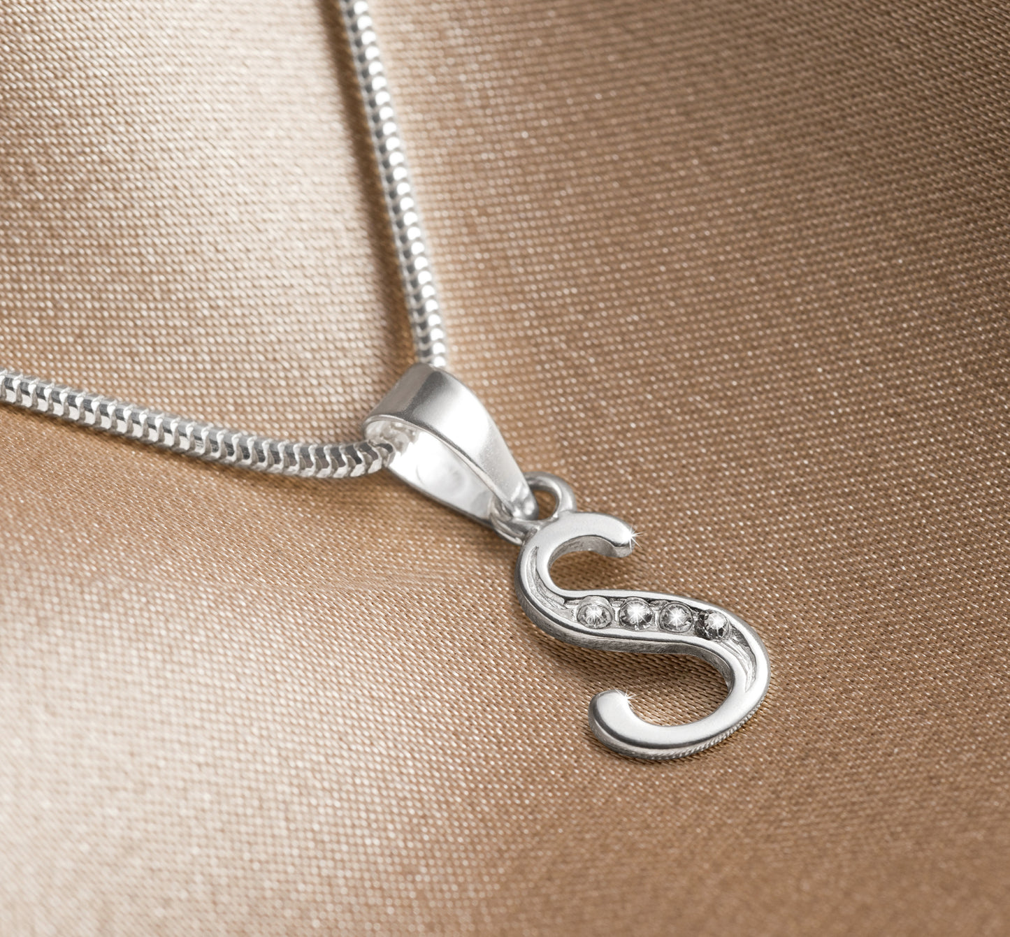 Buchstabenanhänger "S" aus 925 Silber, Anlaufgeschützt, ca. 21 mm x 8 mm. (ohne Kette)