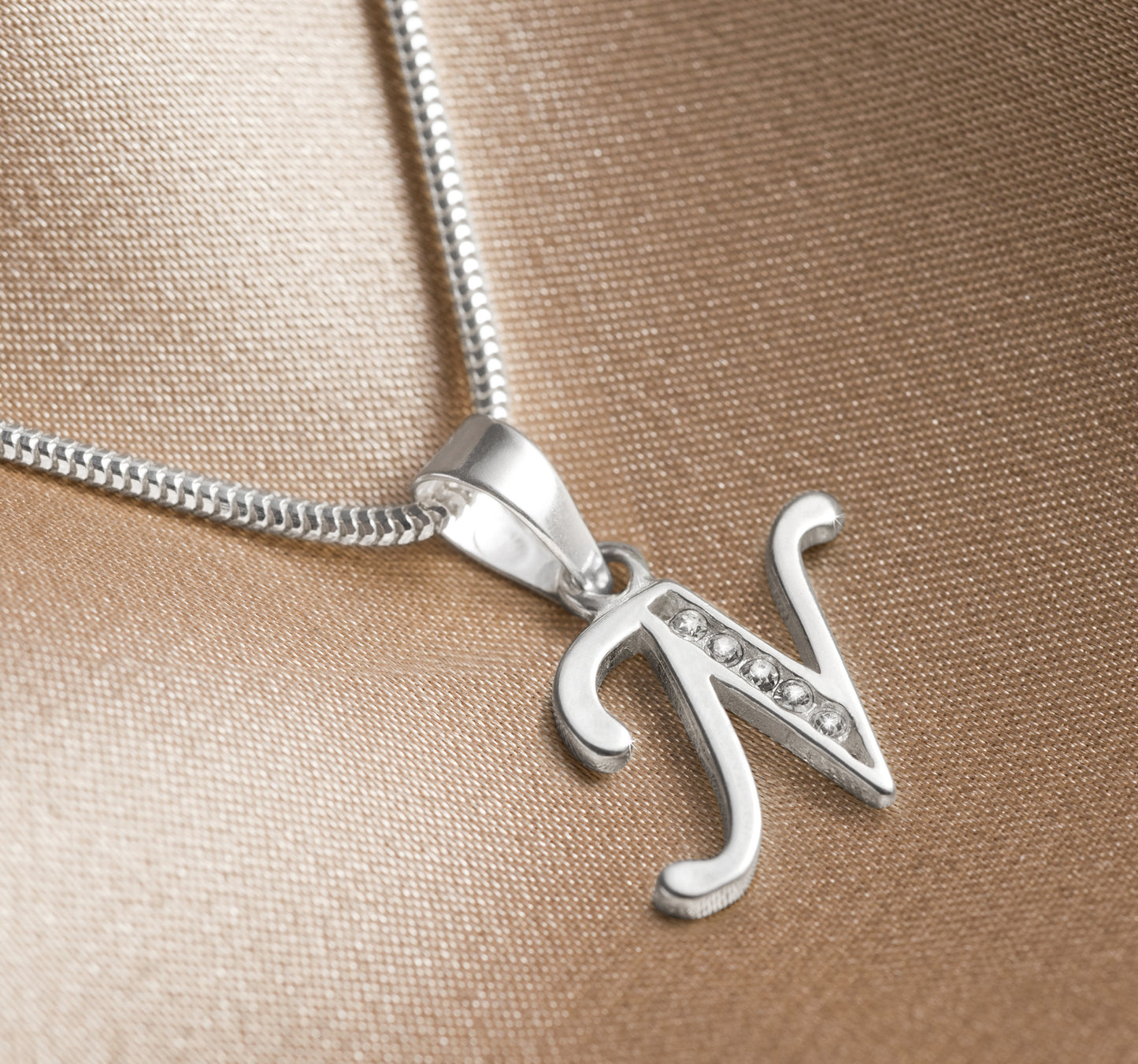 Buchstabenanhänger "N" aus 925 Silber, Anlaufgeschützt, ca. 15 mm x 10 mm. (ohne Kette)