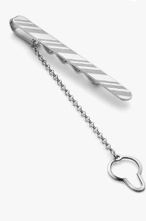 Eine Krawattenklammer mit Streifenmuster, aus 925 Silber, ca. 60 mm x 6 mm