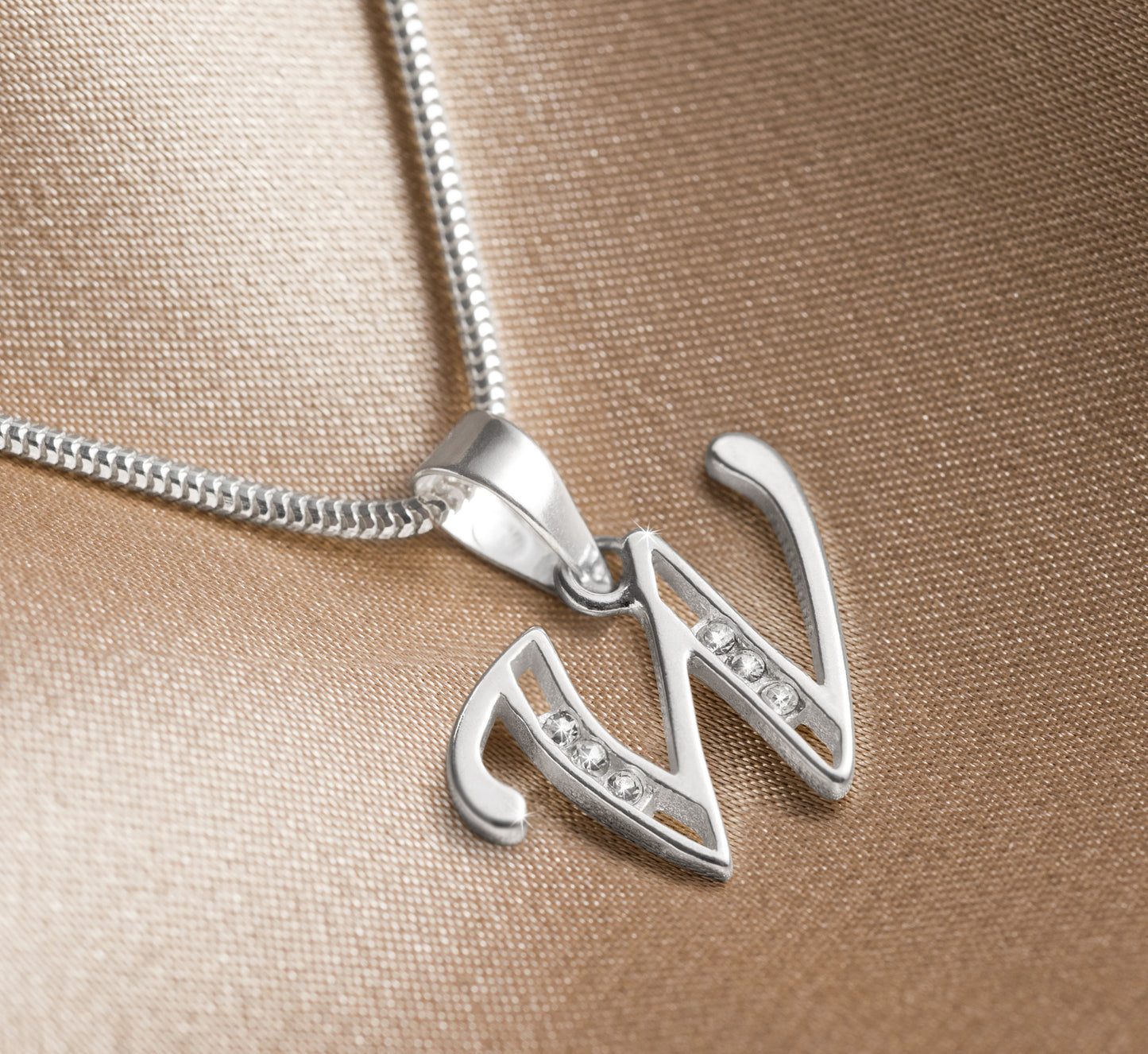 Buchstabenanhänger "W" aus 925 Silber, Anlaufgeschützt, ca. 15 mm x 18 mm. (ohne Kette)