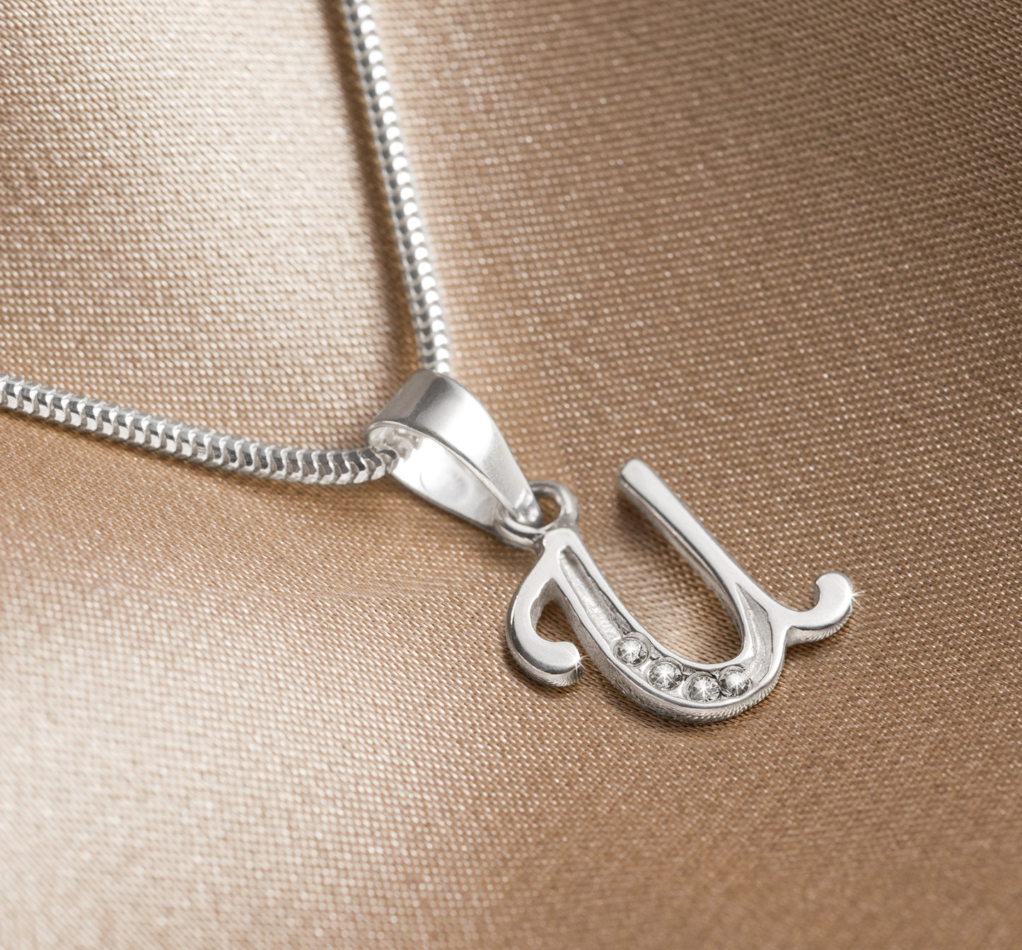 Buchstabenanhänger "U" aus 925 Silber, Anlaufgeschützt, ca. 15 mm x 13 mm. (ohne Kette)